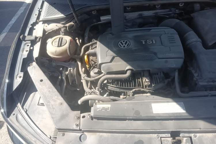 Used Volkswagen Magotan 2018 330TSI DSG Luxury Model Engine Bay Right