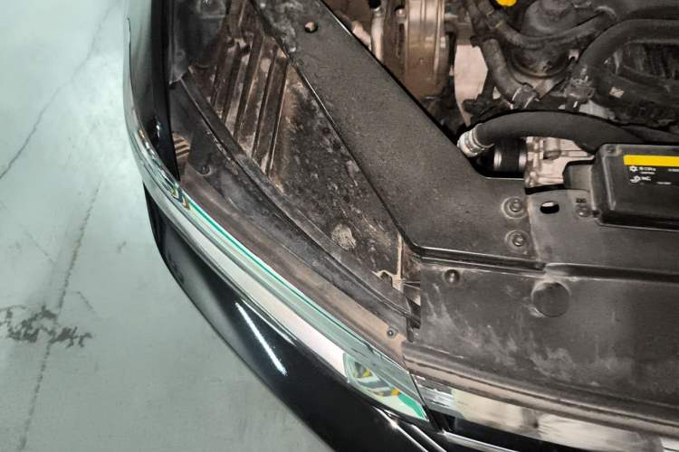 Used Volkswagen Magotan 2018 330TSI DSG Luxury Model Engine Bay Right