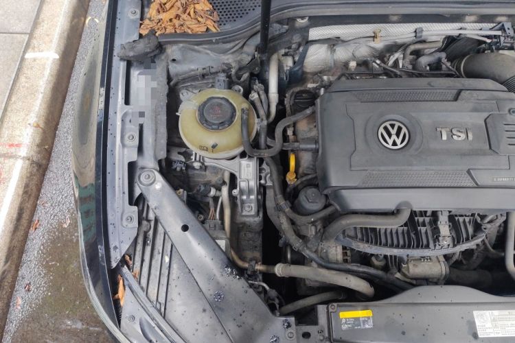 Used Volkswagen Magotan 2018 330TSI DSG Luxury Model Engine Bay Right