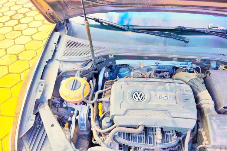 Used Volkswagen Magotan 2018 330TSI DSG Luxury Model Engine Bay Right
