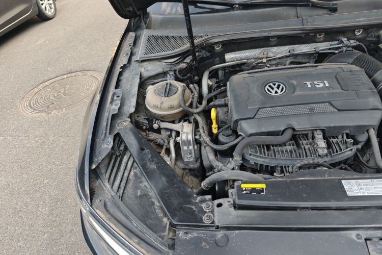 Used Volkswagen Magotan 2018 330TSI DSG Luxury Model Engine Bay Right