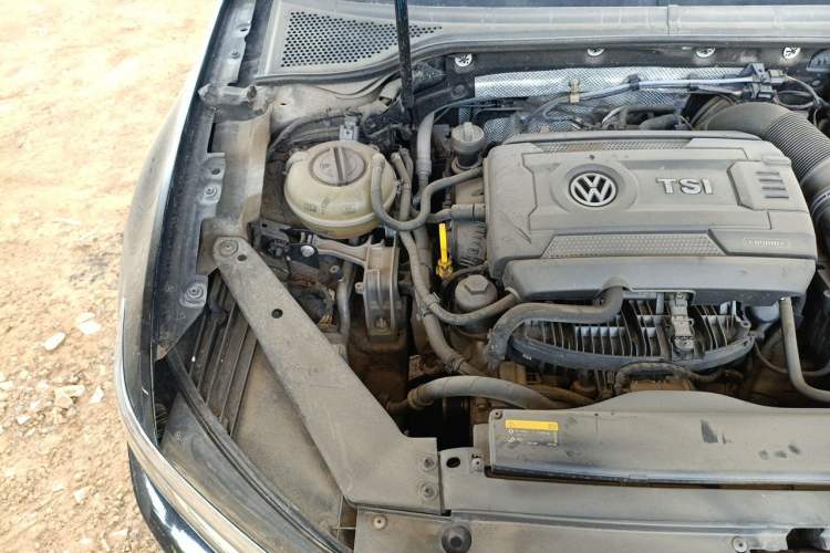 Used Volkswagen Magotan 2018 330TSI DSG Luxury Model Engine Bay Right