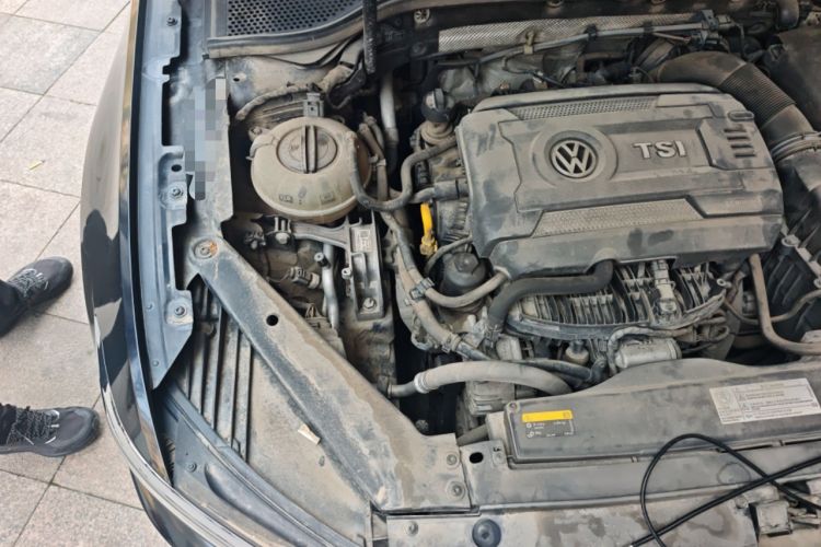 Used Volkswagen Magotan 2018 330TSI DSG Luxury Model Engine Bay Right