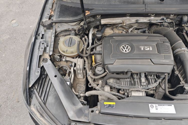 Used Volkswagen Magotan 2018 330TSI DSG Luxury Model Engine Bay Right