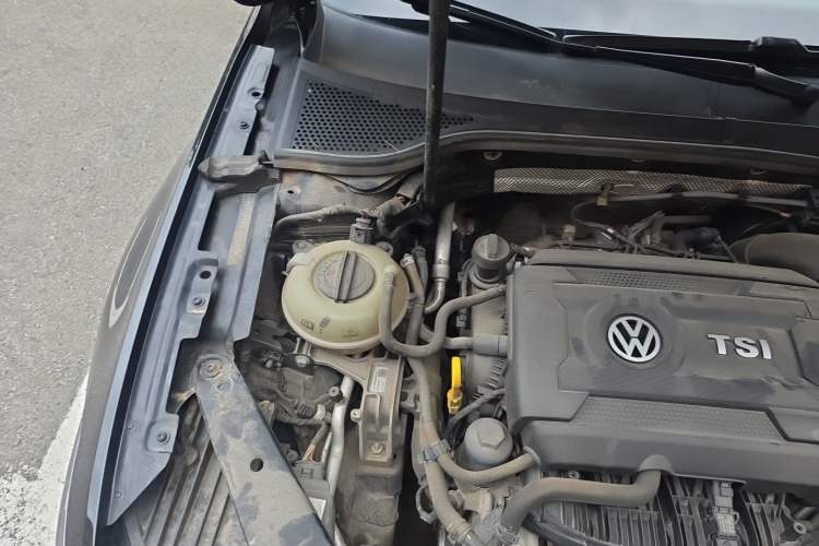 Used Volkswagen Magotan 2018 Facelift 330TSI DSG Luxury Model Engine Bay Right