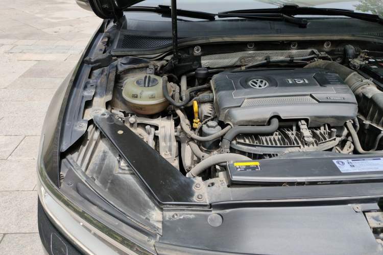 Used Volkswagen Magotan 2018 330TSI DSG Luxury Model Engine Bay Right