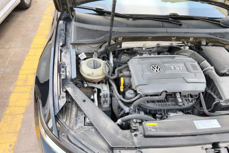 Used Volkswagen Magotan 2018 380TSI DSG Flagship Edition Engine Bay Right