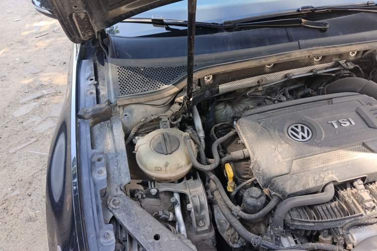 Used Volkswagen Magotan 2018 330TSI DSG Luxury Model Engine Bay Right