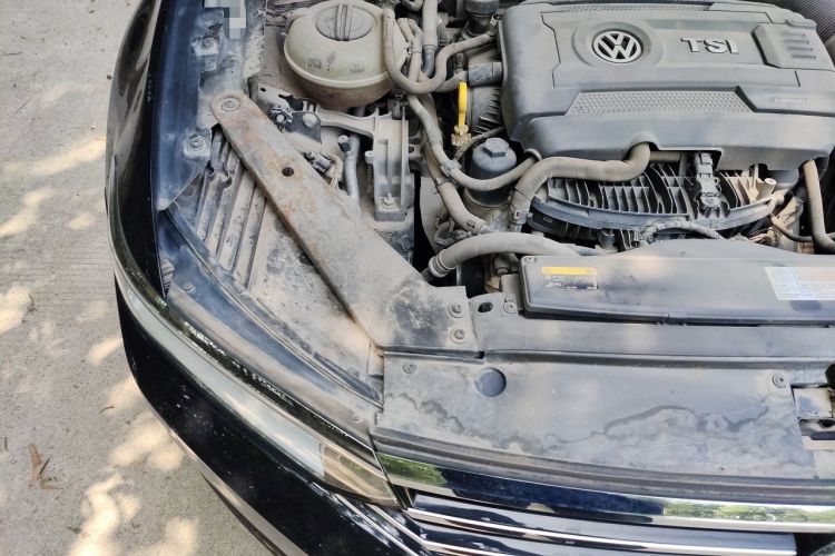 Used Volkswagen Magotan 2018 330TSI DSG Luxury Model Engine Bay Right