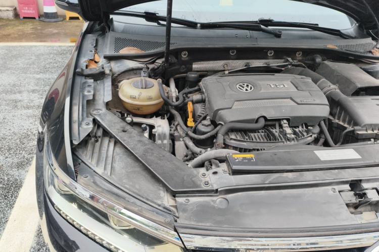 Used Volkswagen Magotan 2018 Facelift 330TSI DSG Luxury Model Engine Bay Right