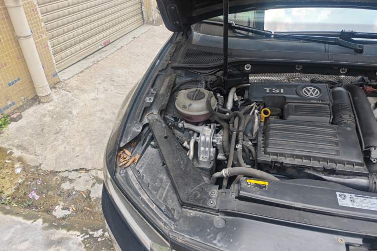 Used Volkswagen Magotan 2018 280TSI DSG Comfort Model Engine Bay Right
