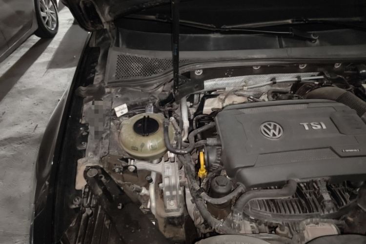 Used Volkswagen Magotan 2018 330TSI DSG Luxury Model Engine Bay Right