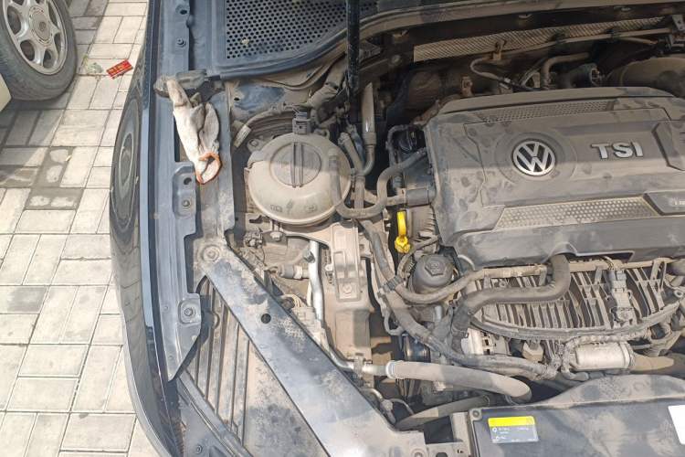 Used Volkswagen Magotan 2018 330TSI DSG Luxury Model Engine Bay Right