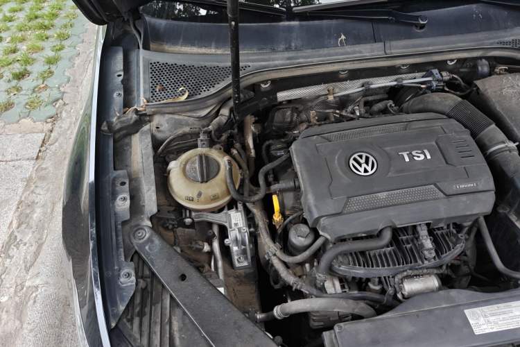 Used Volkswagen Magotan 2018 330TSI DSG Luxury Model Engine Bay Right