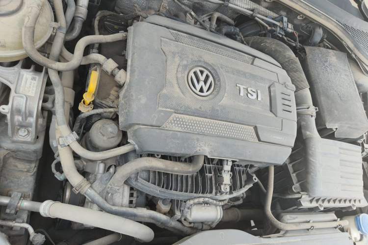 Used Volkswagen Magotan 2018 330TSI DSG Luxury Model Engine Bay Right