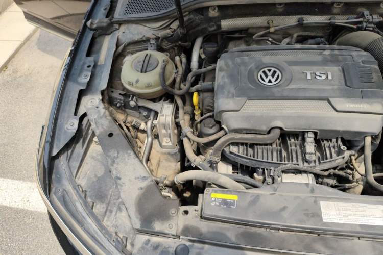 Used Volkswagen Magotan 2018 330TSI DSG Advanced Model Engine Bay Right