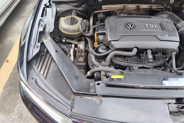 Used Volkswagen Magotan 2018 330TSI DSG Luxury Model Engine Bay Right