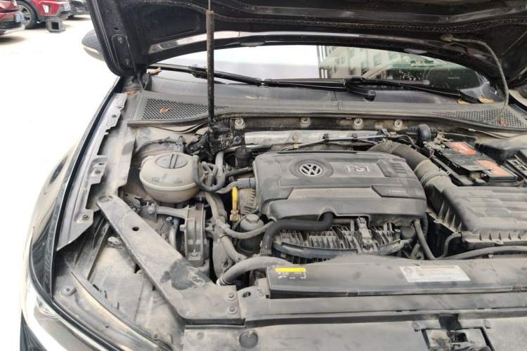 Used Volkswagen Magotan 2018 330TSI DSG Advanced Model Engine Bay Right