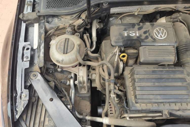 Used Volkswagen Magotan 2018 280TSI DSG Comfort Model Engine Bay Right