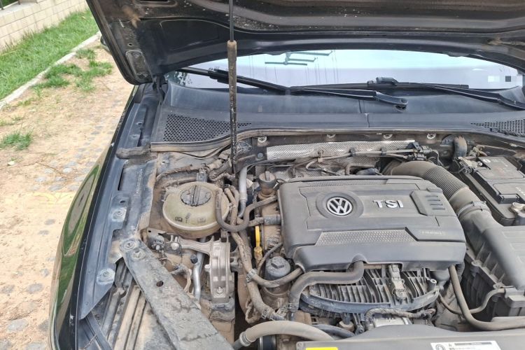 Used Volkswagen Magotan 2018 330TSI DSG Luxury Model Engine Bay Right