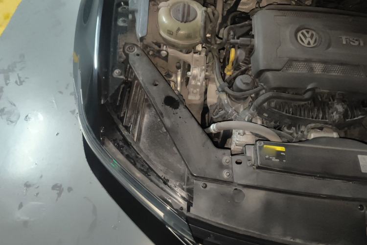 Used Volkswagen Magotan 2018 330TSI DSG Luxury Model Engine Bay Right