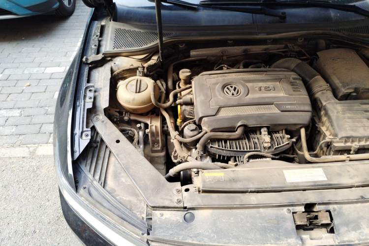 Used Volkswagen Magotan 2018 330TSI DSG Luxury Model Engine Bay Right