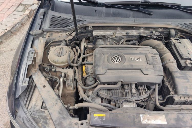 Used Volkswagen Magotan 2018 330TSI DSG Luxury Model Engine Bay Right