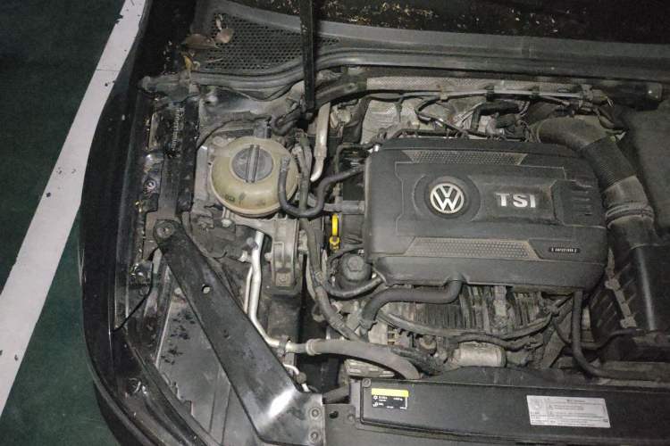 Used Volkswagen Magotan 2018 330TSI DSG Advanced Model Engine Bay Right