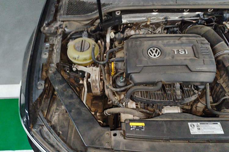 Used Volkswagen Magotan 2018 330TSI DSG Advanced Model Engine Bay Right