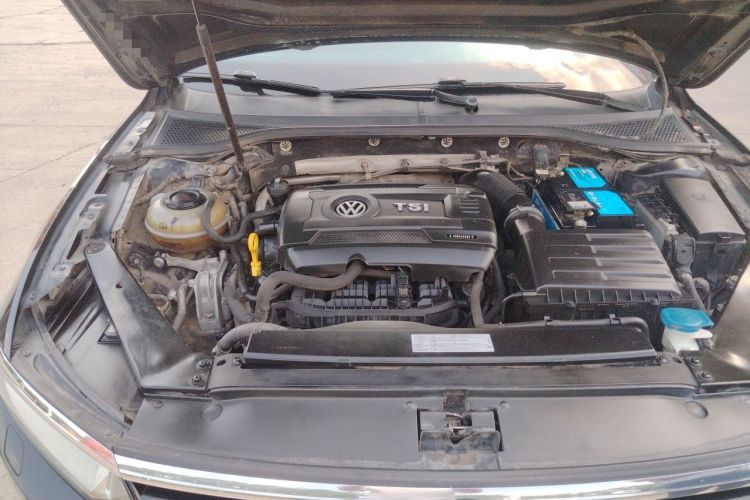 Used Volkswagen Magotan 2018 380TSI DSG Prestige Model Engine Bay Right