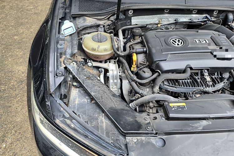 Used Volkswagen Magotan 2018 330TSI DSG Advanced Model Engine Bay Right