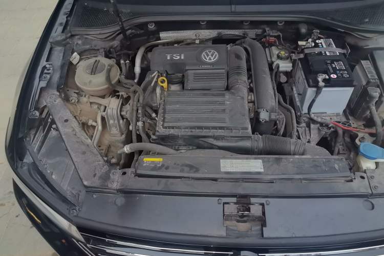 Used Volkswagen Magotan 2018 280TSI DSG Comfort Model Engine Bay Right