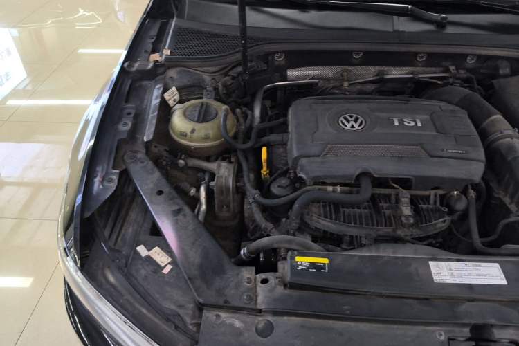 Used Volkswagen Magotan 2018 330TSI DSG Advanced Model Engine Bay Right
