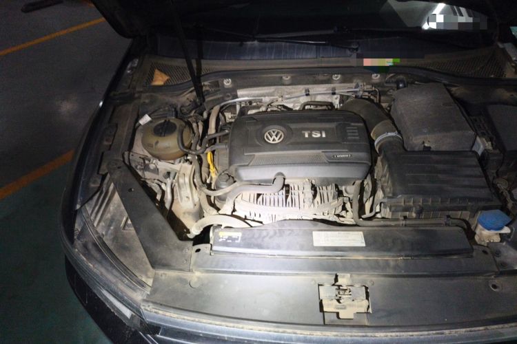 Used Volkswagen Magotan 2018 330TSI DSG Luxury Model Engine Bay Right