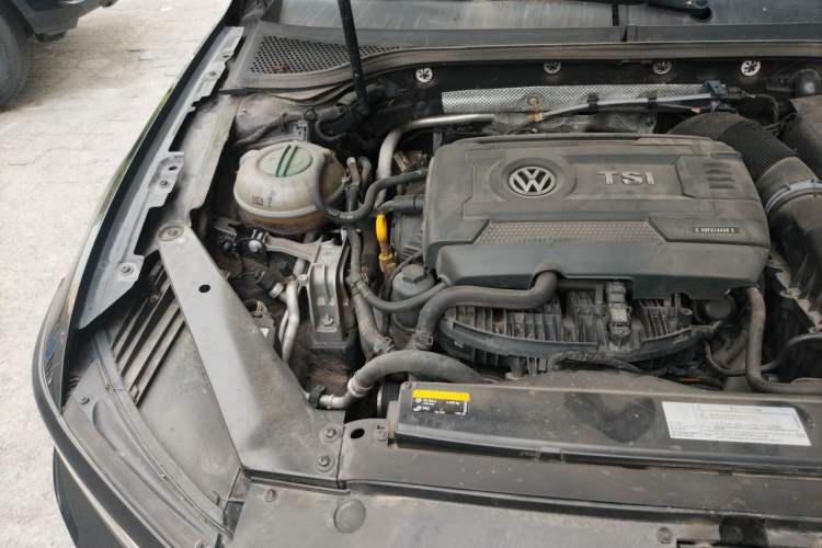 Used Volkswagen Magotan 2018 330TSI DSG Luxury Model Engine Bay Right