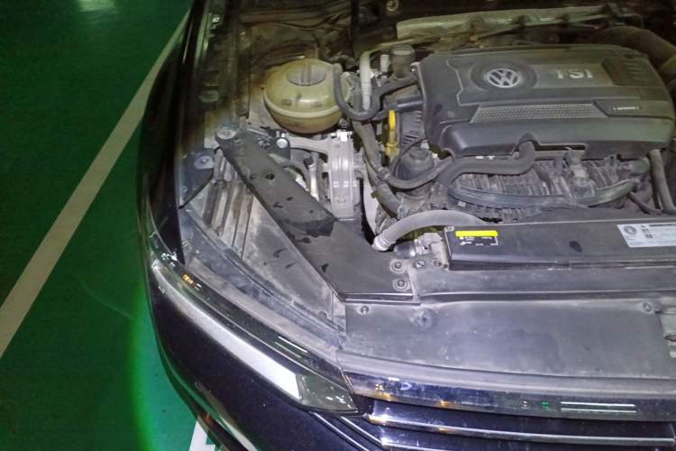 Used Volkswagen Magotan 2018 330TSI DSG Luxury Model Engine Bay Right