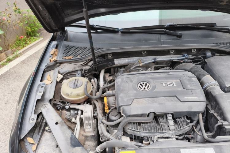 Used Volkswagen Magotan 2018 330TSI DSG Advanced Model Engine Bay Right