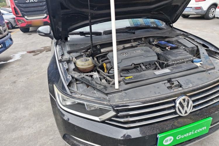 Used Volkswagen Magotan 2018 330TSI DSG Advanced Model Engine Bay Right