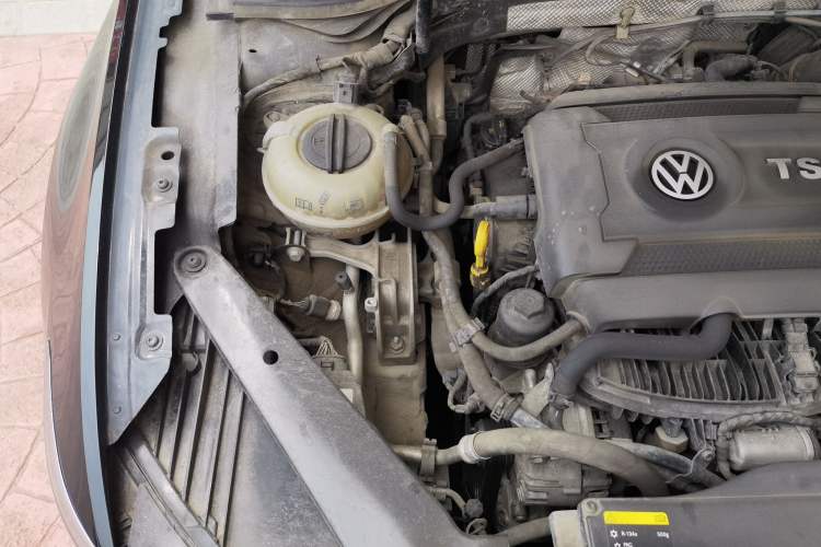 Used Volkswagen Magotan 2018 330TSI DSG Luxury Model Engine Bay Right