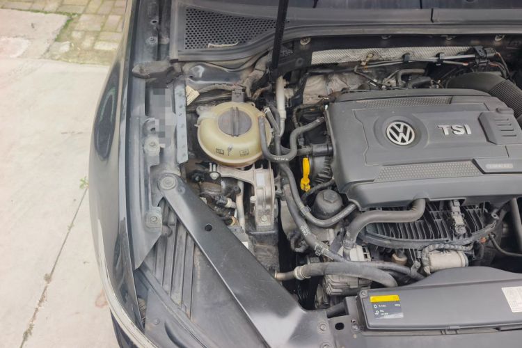 Used Volkswagen Magotan 2018 330TSI DSG Luxury Model Engine Bay Right