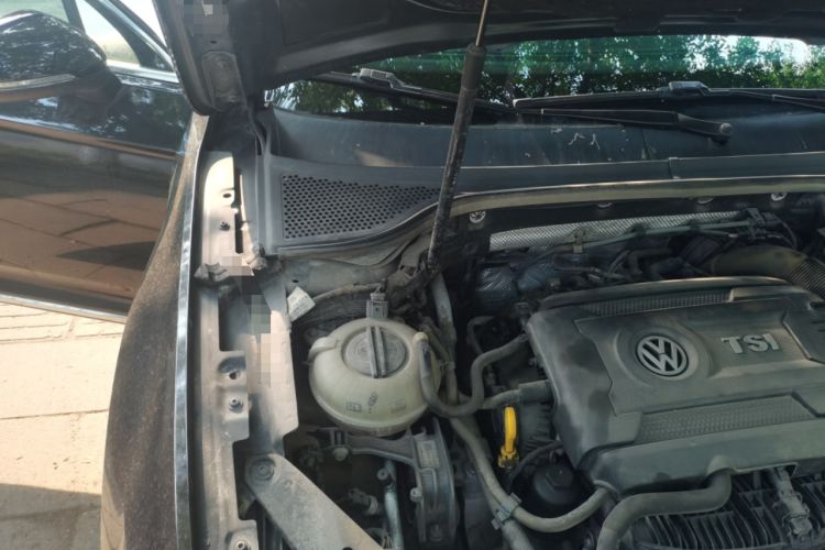 Used Volkswagen Magotan 2018 330TSI DSG Luxury Model Engine Bay Right