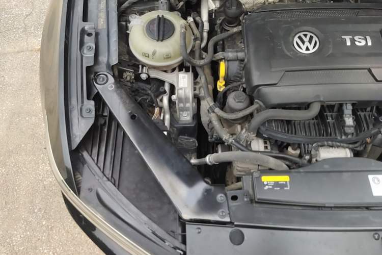 Used Volkswagen Magotan 2018 Facelift 330TSI DSG Luxury Model Engine Bay Right