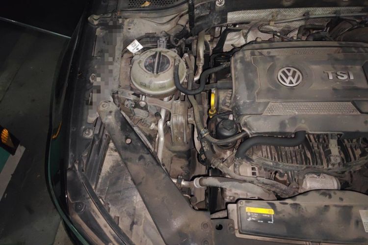 Used Volkswagen Magotan 2018 330TSI DSG Comfort Model Engine Bay Right