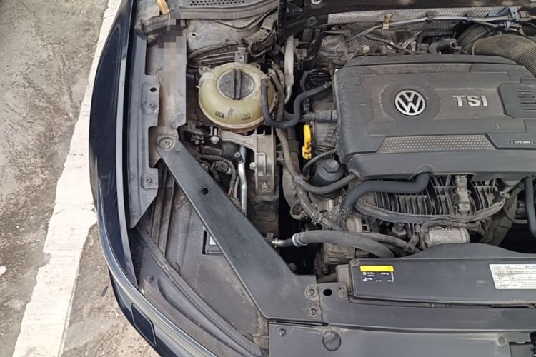 Used Volkswagen Magotan 2018 330TSI DSG Luxury Model Engine Bay Right