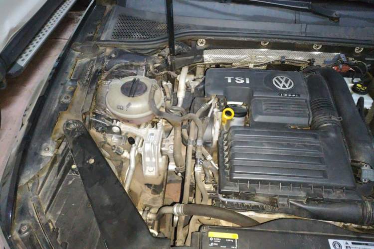 Used Volkswagen Magotan 2018 280TSI DSG Comfort Model Engine Bay Right