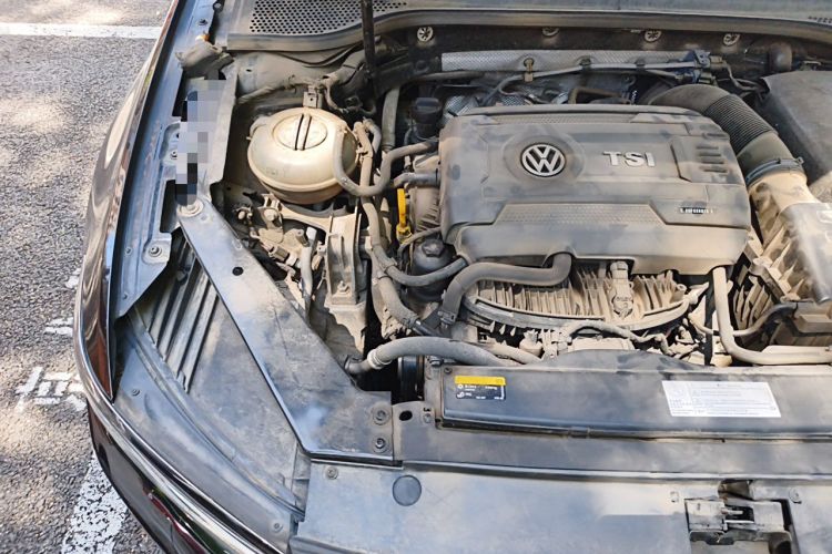 Used Volkswagen Magotan 2018 330TSI DSG Luxury Model Engine Bay Right