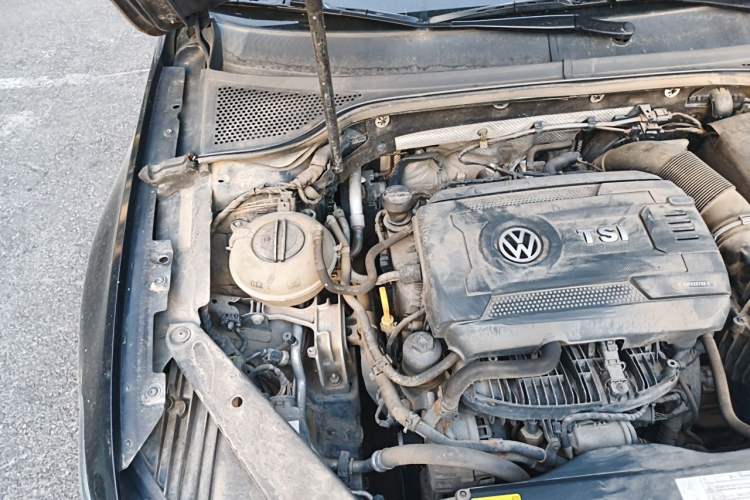 Used Volkswagen Magotan 2018 330TSI DSG Luxury Model Engine Bay Right