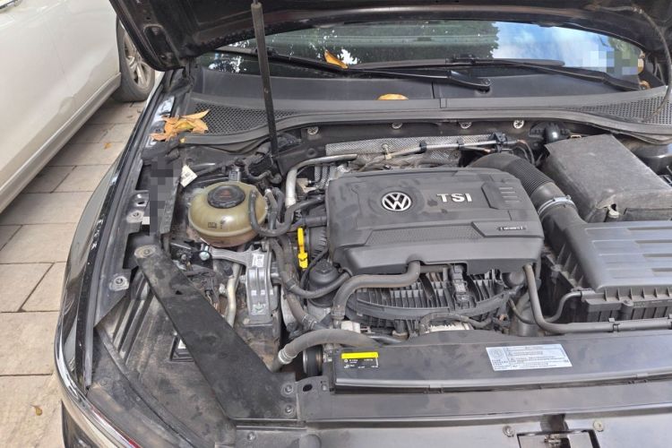 Used Volkswagen Magotan 2018 330TSI DSG Luxury Model Engine Bay Right