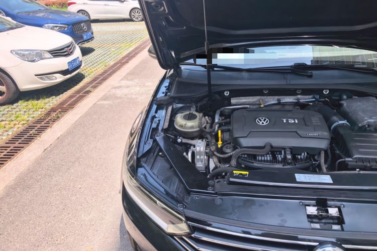 Used Volkswagen Magotan 2018 330TSI DSG Advanced Model Engine Bay Right