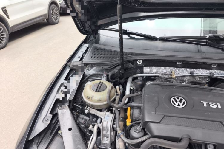 Used Volkswagen Magotan 2018 330TSI DSG Advanced Model Engine Bay Right